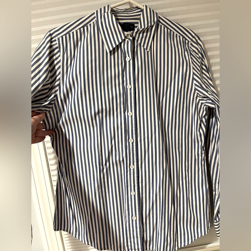 Size Med. EUC Ann Taylor women’s striped dress shirt